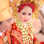 Pelamin terkini,Busana Pengantin dan Solekan Neutral