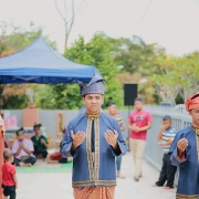Kumpulan Sri Kencana - Tempahan Perarakan Pengantin Dan Persembahan Silat